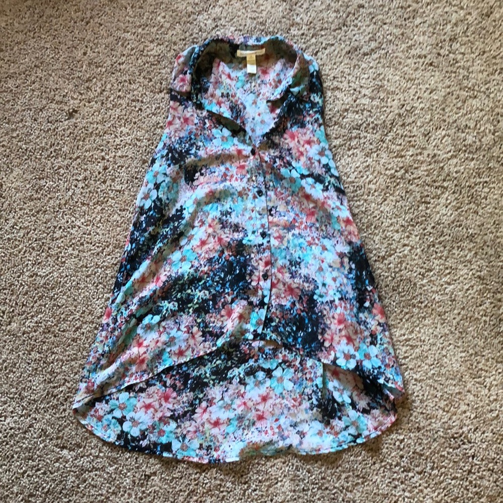 Sleeveless button up